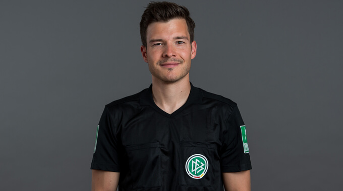 Harm Osmers pfeift das KickersHeimspiel gegen Großaspach Würzburger